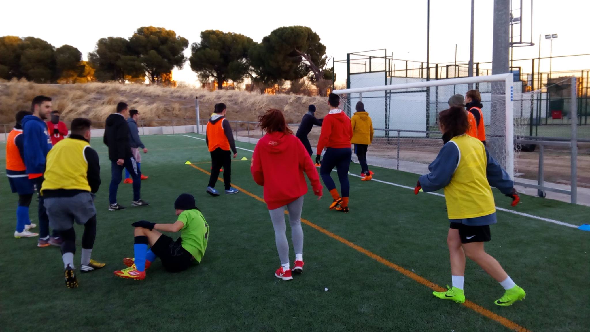 Alumnos de TAFAD en la práctica de fútbol Alumnos de TAFAD en la práctica de fútbol