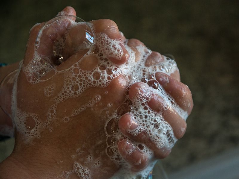 Auxiliar de enfermería: Cómo debe lavarse las manos – FP Santa Gema