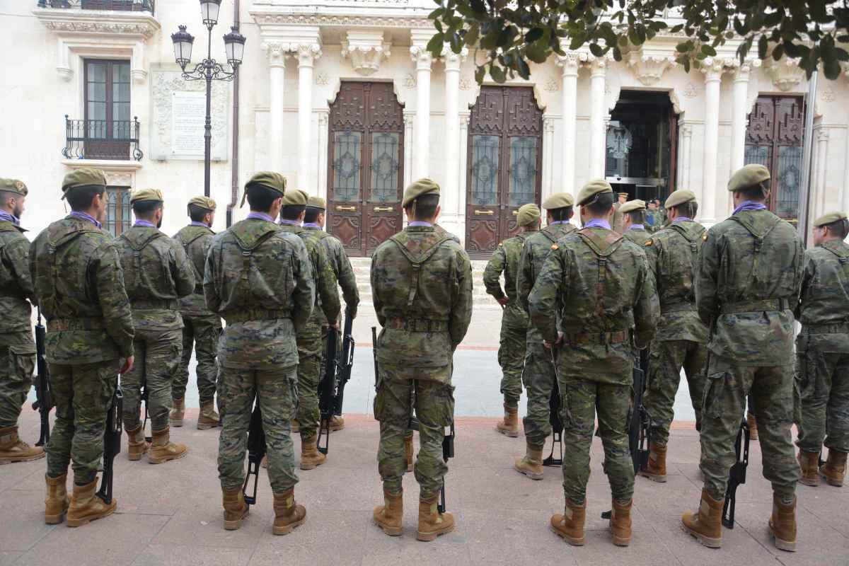 ¿Cuáles son los requisitos para ser oficial del ejército español?